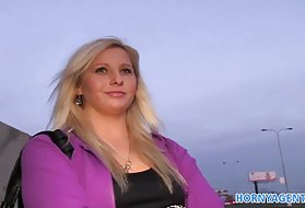 ستاره های پورنو بالغ آماده است تا هدایای خود را به یک مرد خوشحال بدهد