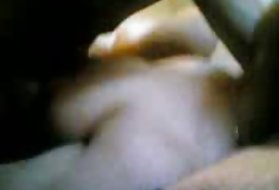 یک زن سیاه پوست یک عضو از یک راننده تاکسی را که از داخل اتومبیل رانده شده بود، سوار شد و به او اجازه داد تا در الاغ پنهان شود، تاکسی جعلی